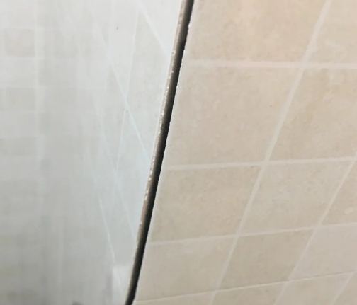 崇川瓷砖空鼓维修公司分享阳台瓷砖脱落的修复过程可以分为以下几个步骤